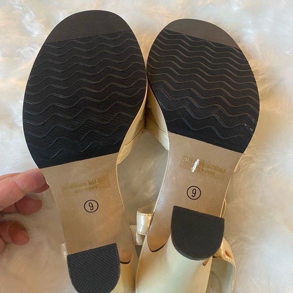 Ivory color heels - Picture 5 of 5